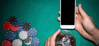 Ilustrasi keamanan siber dan proteksi data di platform hiburan online